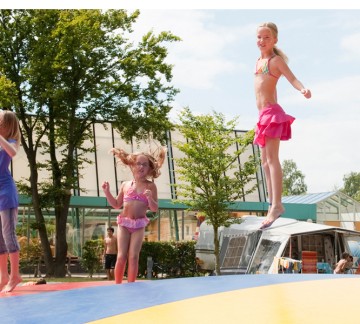 Speeltuin met springkussen